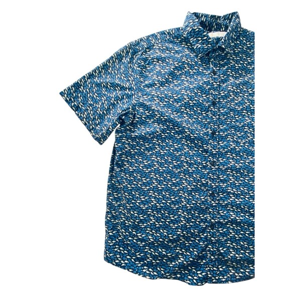 Old Navy Built-In Flex Mens Button Up Everyday Shirt Large Blue Fish Print - Picture 11 of 11